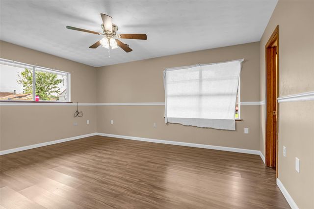 205 N 8th Street, Highlands, TX 77562