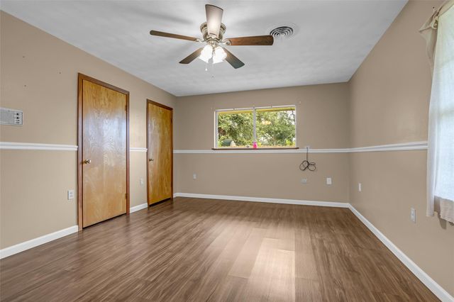 205 N 8th Street, Highlands, TX 77562