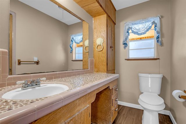 205 N 8th Street, Highlands, TX 77562