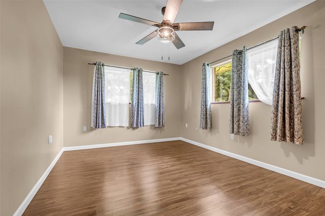 205 N 8th Street, Highlands, TX 77562