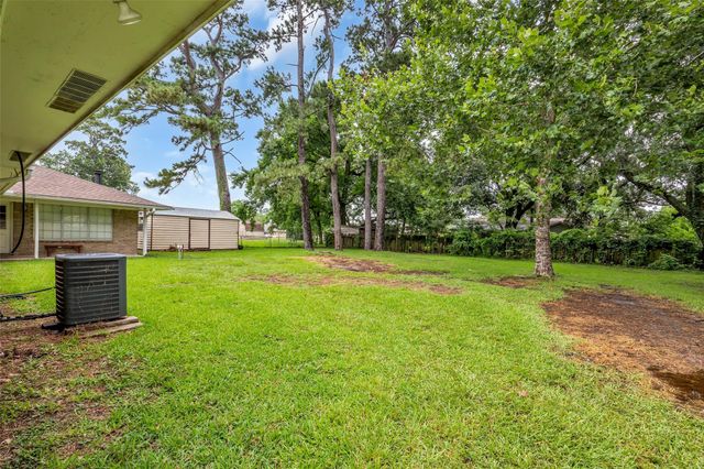 205 N 8th Street, Highlands, TX 77562
