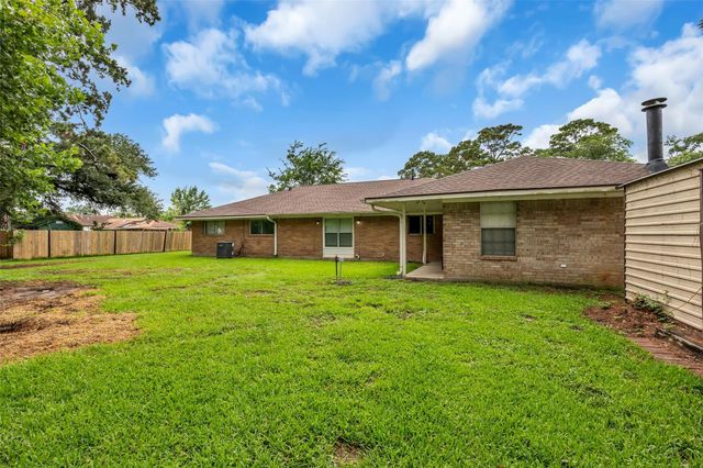 205 N 8th Street, Highlands, TX 77562