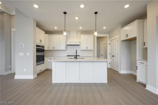 769 Rock Harbor, Avon Lake, OH 44012
