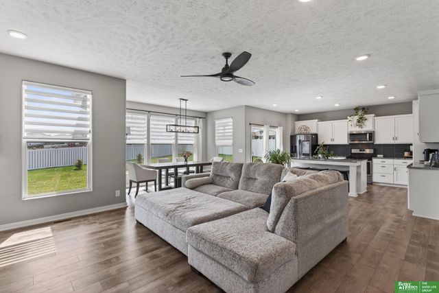 21819 G Street, Elkhorn, NE 68022
