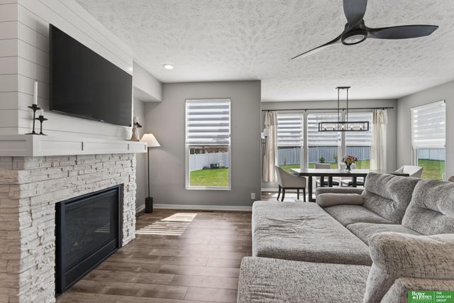 21819 G Street, Elkhorn, NE 68022