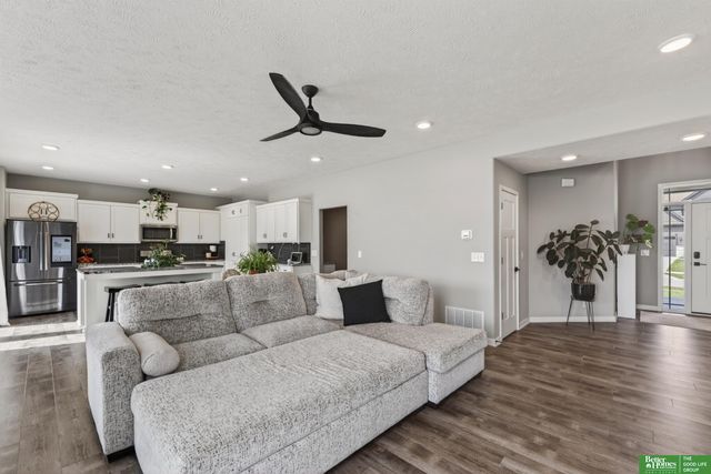 21819 G Street, Elkhorn, NE 68022
