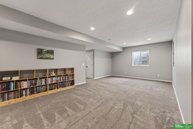 21819 G Street, Elkhorn, NE 68022
