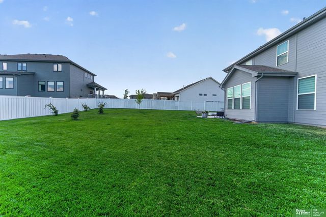 21819 G Street, Elkhorn, NE 68022
