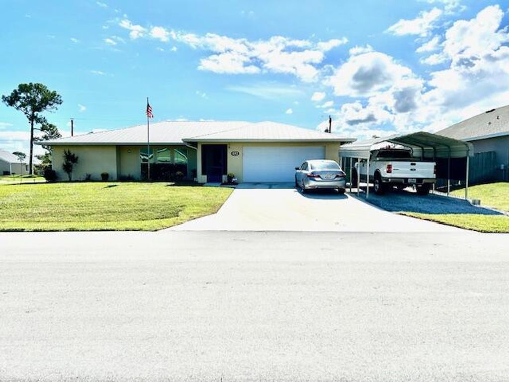492 SE Wallace Terrace, Port St Lucie, FL 34983