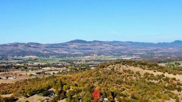 1214 Overlook Drive, Eagle Point, OR 97524