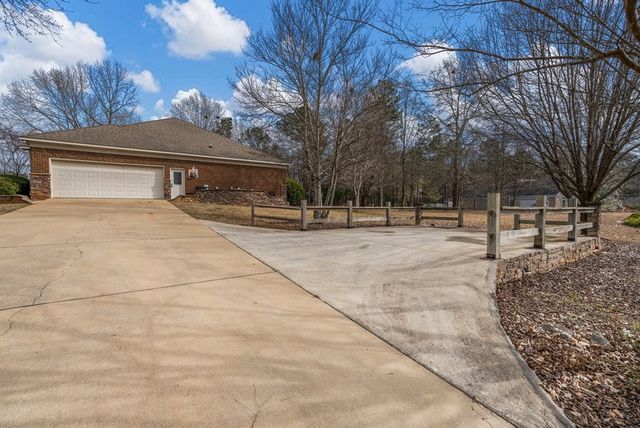 185 Belfair Drive, Ellerslie, GA 31807