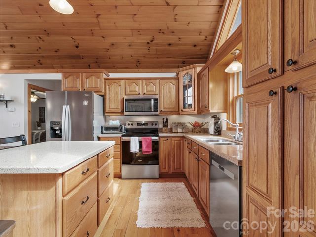 462 Little Mountain Road, Bakersville, NC 28705