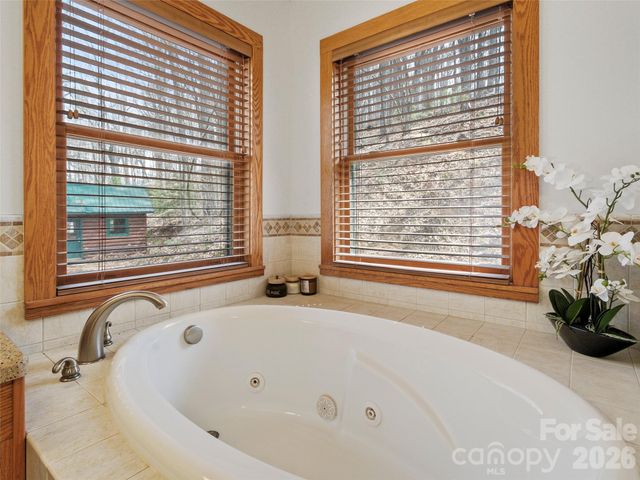 462 Little Mountain Road, Bakersville, NC 28705