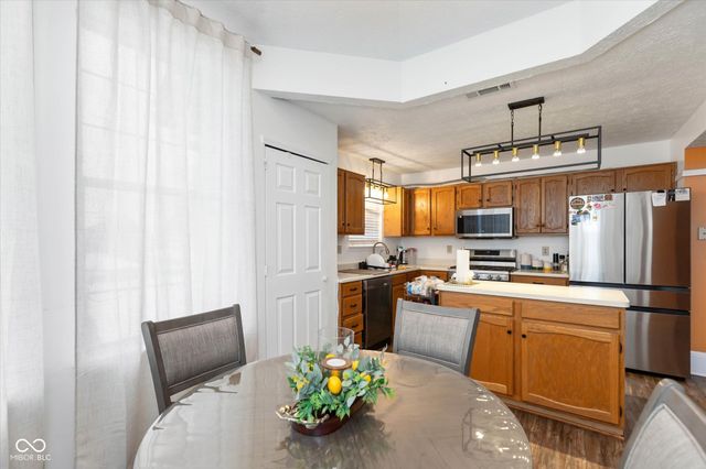 1042 Scarlet Oak Lane, Mooresville, IN 46158