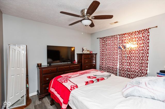 1042 Scarlet Oak Lane, Mooresville, IN 46158