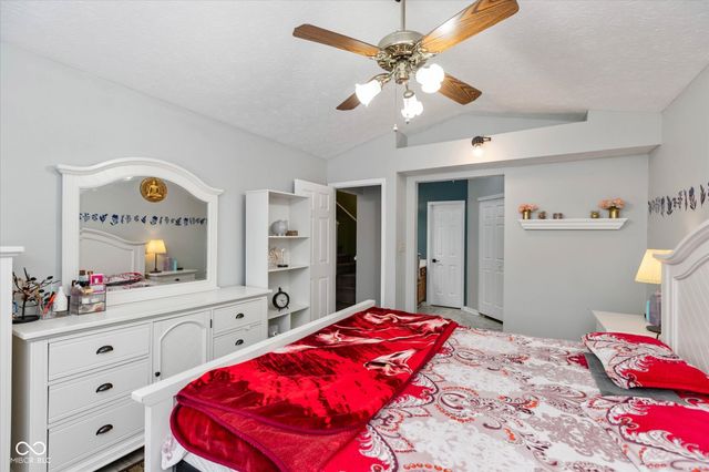 1042 Scarlet Oak Lane, Mooresville, IN 46158