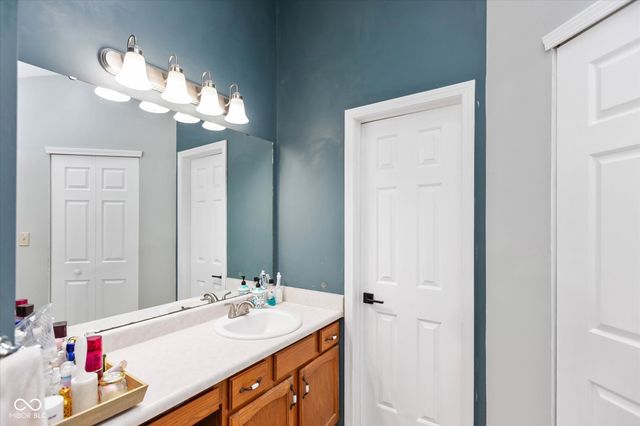 1042 Scarlet Oak Lane, Mooresville, IN 46158