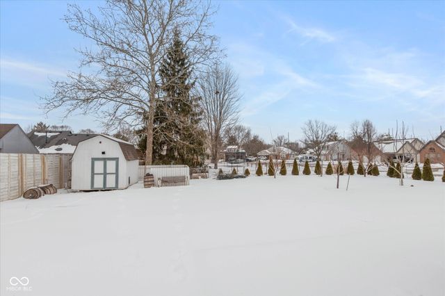 1042 Scarlet Oak Lane, Mooresville, IN 46158