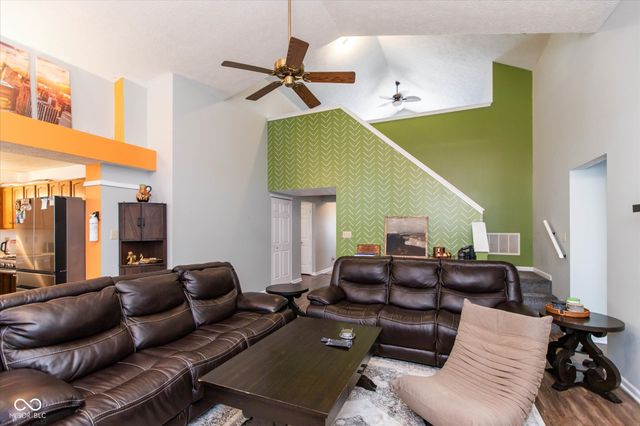 1042 Scarlet Oak Lane, Mooresville, IN 46158