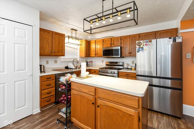 1042 Scarlet Oak Lane, Mooresville, IN 46158