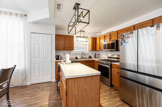 1042 Scarlet Oak Lane, Mooresville, IN 46158