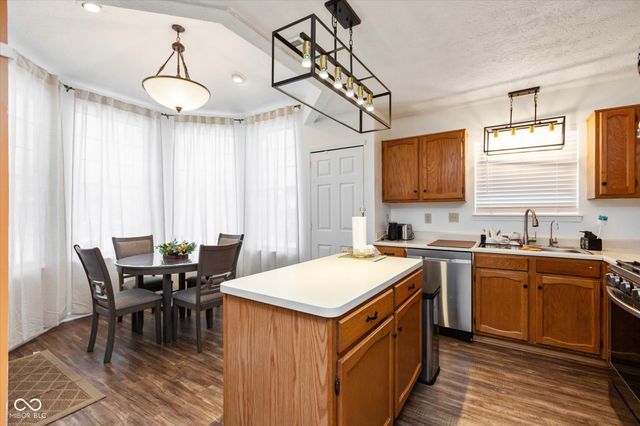 1042 Scarlet Oak Lane, Mooresville, IN 46158