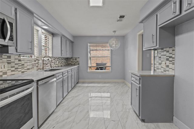 12919 Avenida Vaquero Street, Houston, TX 77077