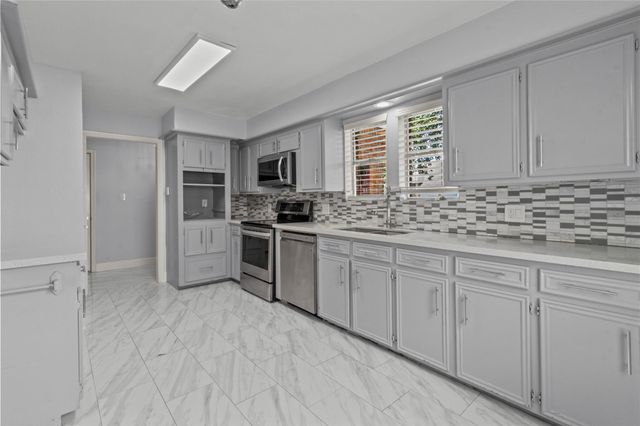 12919 Avenida Vaquero Street, Houston, TX 77077