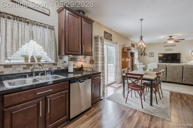 2740 Diane Marie Court, Waterford, MI 48329