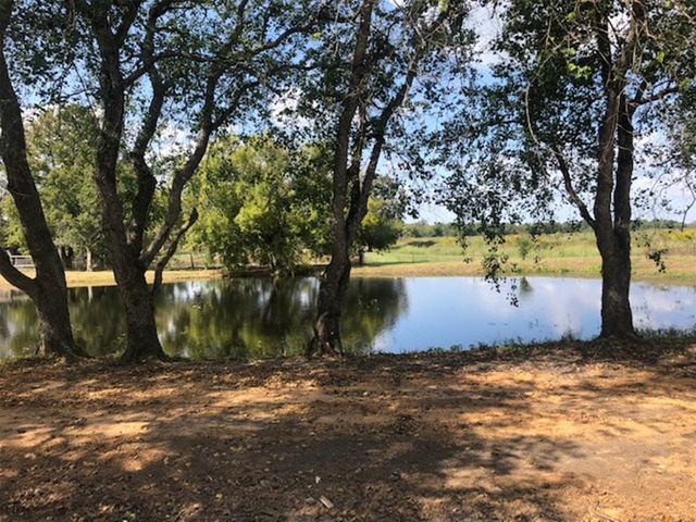 10910 Highway 36, Needville, TX 77461