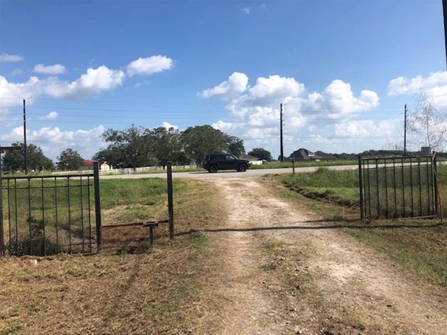 10910 Highway 36, Needville, TX 77461