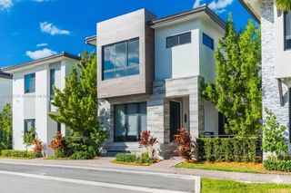 8013 NW 42nd St, Doral, FL 33166