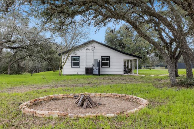 2407 E State Highway 159, Fayetteville, TX 78940