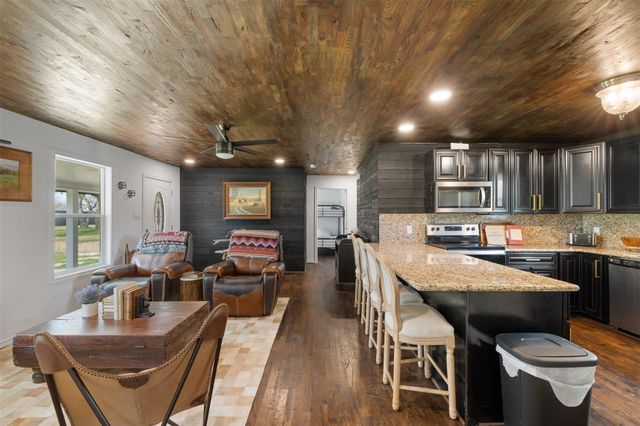 2407 E State Highway 159, Fayetteville, TX 78940