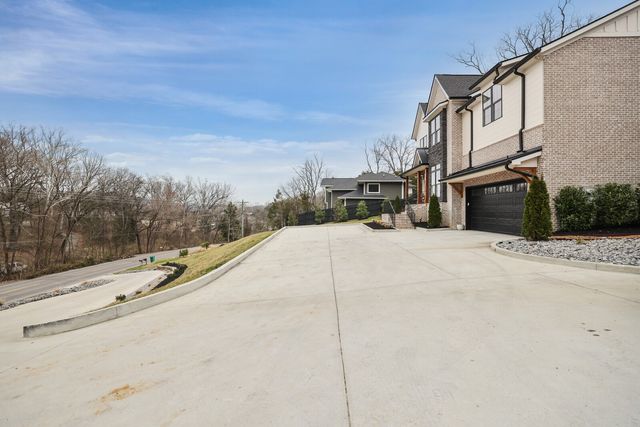 7674 Sawyer Brown Rd, Nashville, TN 37221