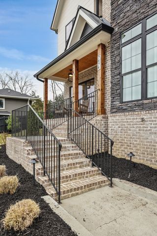 7674 Sawyer Brown Rd, Nashville, TN 37221