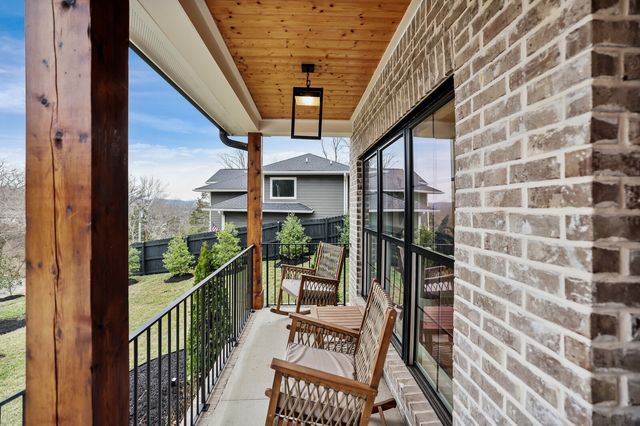 7674 Sawyer Brown Rd, Nashville, TN 37221