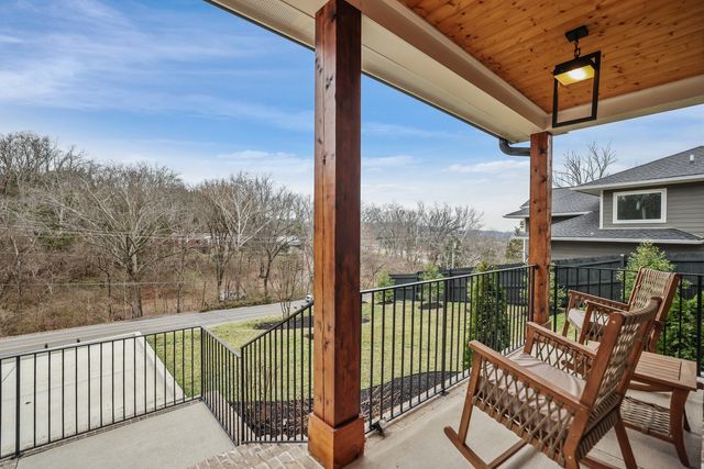 7674 Sawyer Brown Rd, Nashville, TN 37221