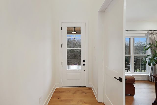 7674 Sawyer Brown Rd, Nashville, TN 37221