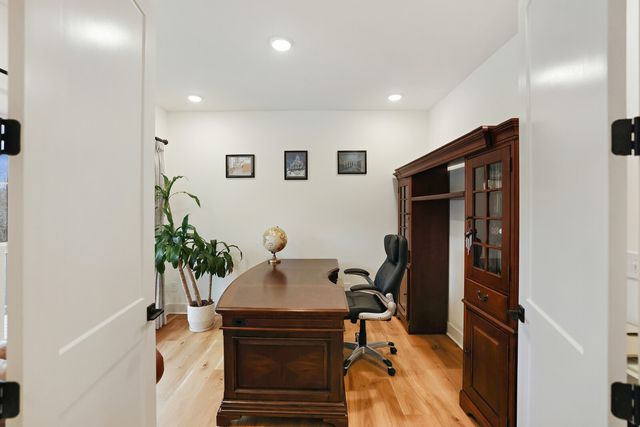 7674 Sawyer Brown Rd, Nashville, TN 37221