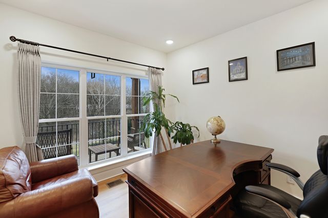 7674 Sawyer Brown Rd, Nashville, TN 37221