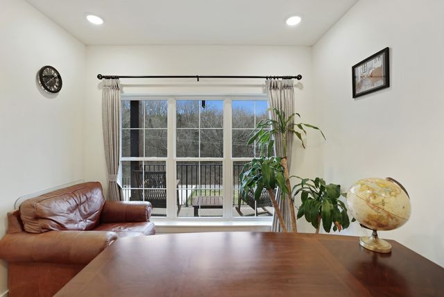 7674 Sawyer Brown Rd, Nashville, TN 37221