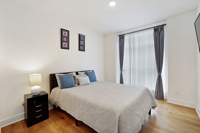 7674 Sawyer Brown Rd, Nashville, TN 37221