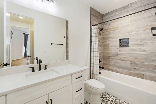 7674 Sawyer Brown Rd, Nashville, TN 37221