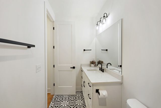 7674 Sawyer Brown Rd, Nashville, TN 37221