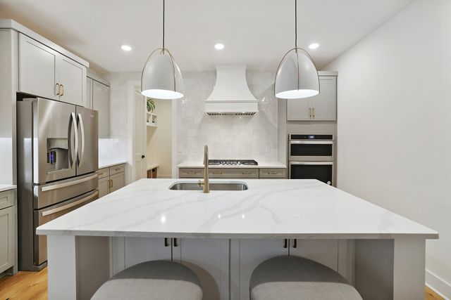 7674 Sawyer Brown Rd, Nashville, TN 37221