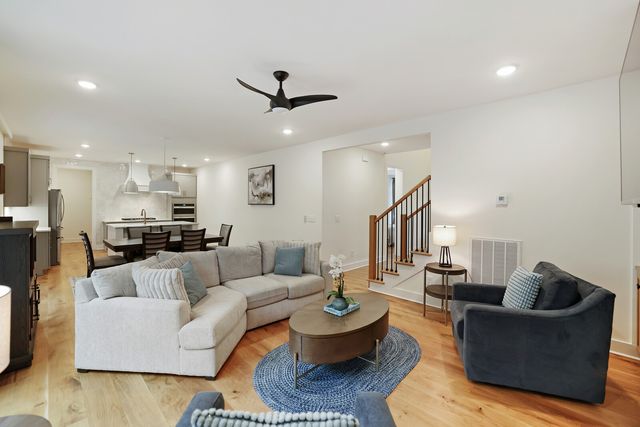 7674 Sawyer Brown Rd, Nashville, TN 37221