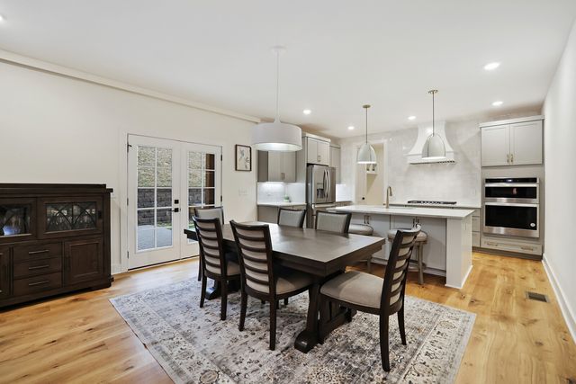 7674 Sawyer Brown Rd, Nashville, TN 37221