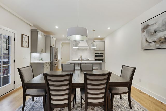 7674 Sawyer Brown Rd, Nashville, TN 37221