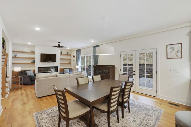 7674 Sawyer Brown Rd, Nashville, TN 37221